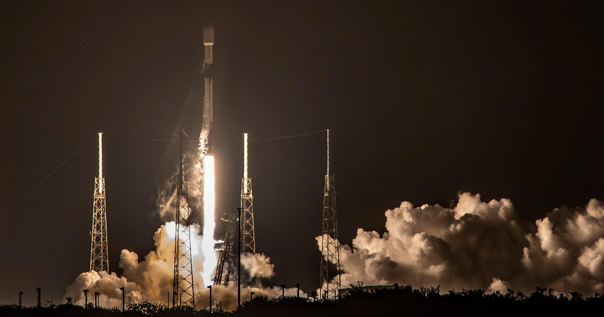 SpaceX lands its first Falcon 9 rocket in 2021 as if it were nothing